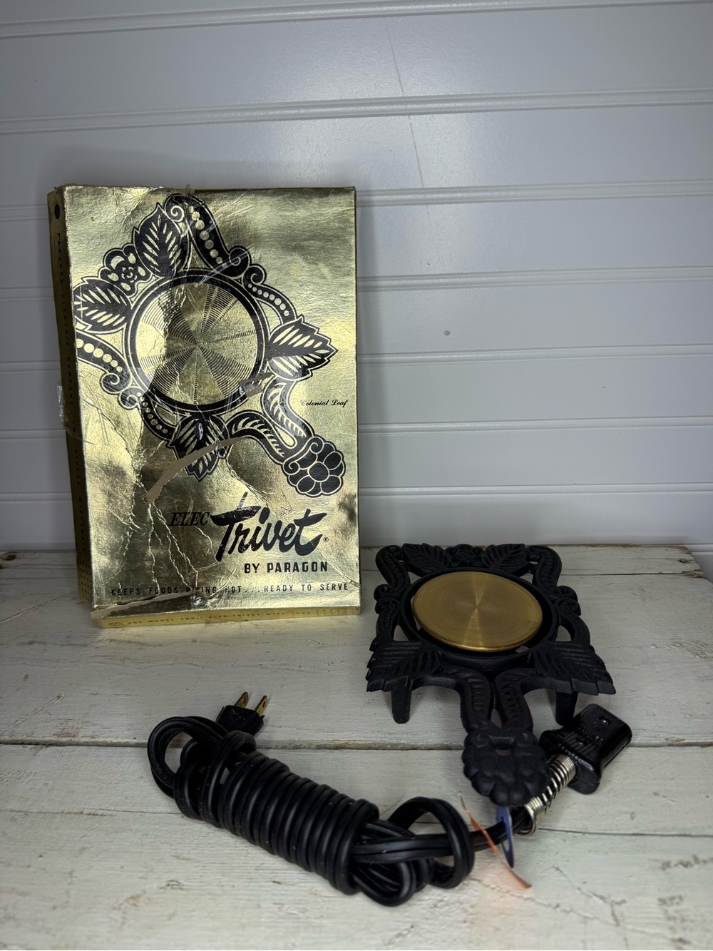 PARAGON Black Cast Iron Trivet with Gold Heating Plate